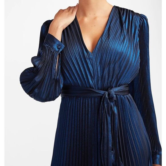 NWT Express Metallic Pleated Tie Front Maxi Dress Size Small - Picture 3 of 9